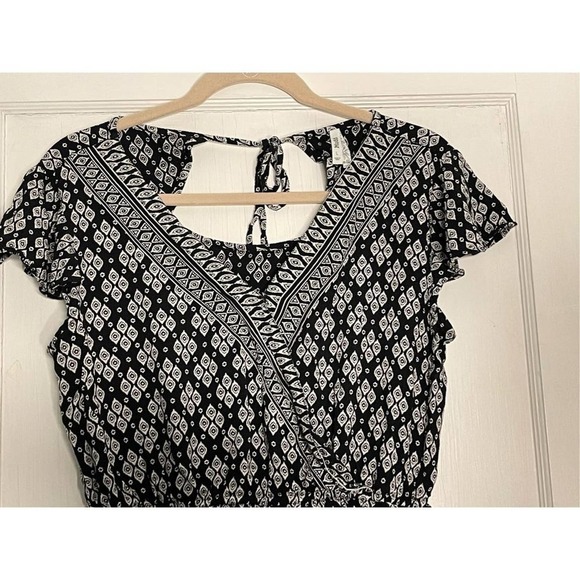 MUDD | WOMEN’S WRAP FRONT ROMPER OPEN BACK BLACK‎ WHITE PRINT SIZE L - Picture 3 of 9